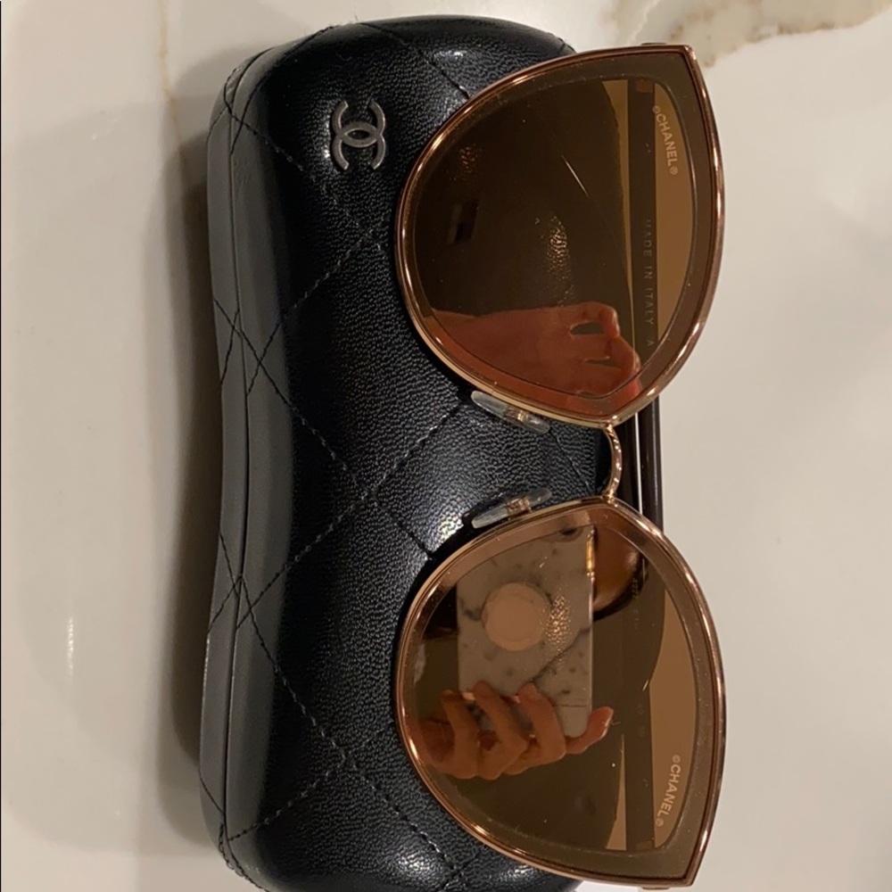 CHANEL Rosegold Sunglasses with Black Case - Picture 4 of 6